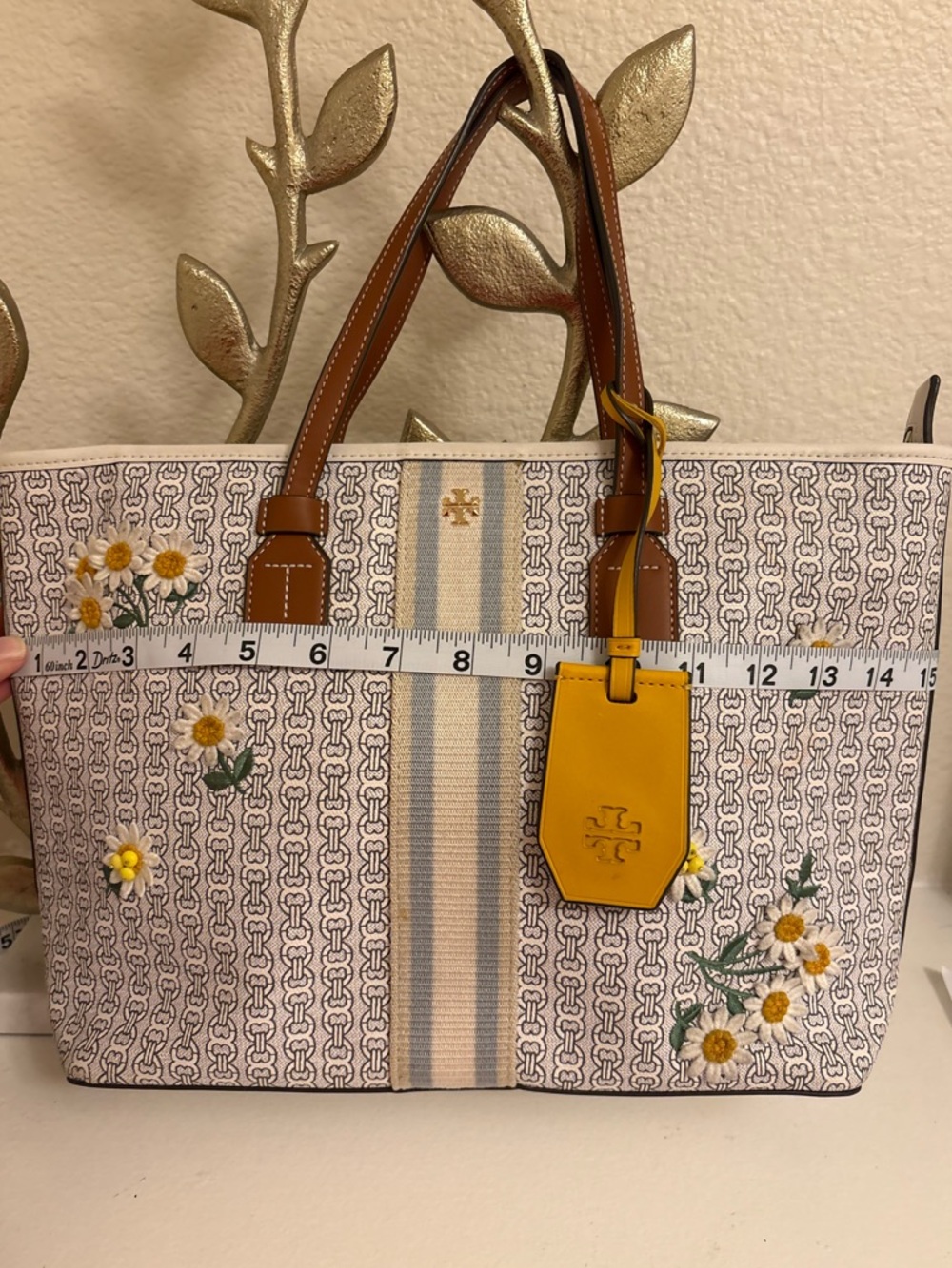 Limited Edition Tory Burch Gemini Tote Bag with Daisy Embroidery & Yellow Tag - Picture 11 of 16